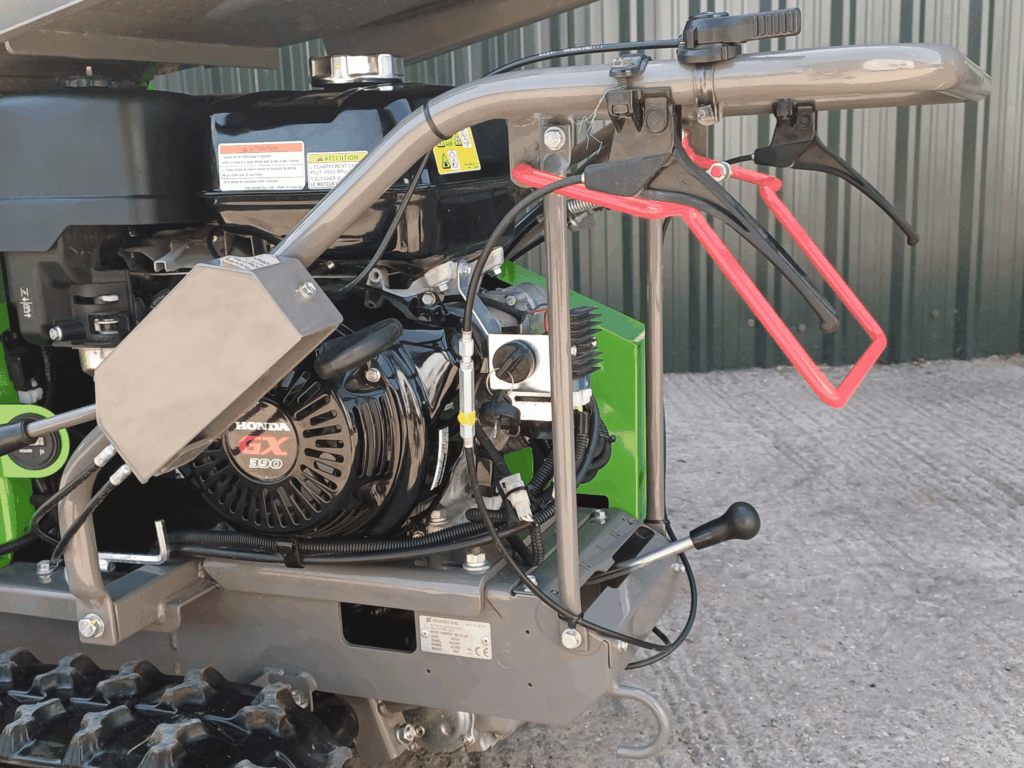 Ohashi ES131GH Compact tracked woodchipper engine detail photo